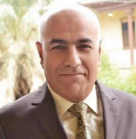 قراءة في ''همرات شوارسكوف'' بين شعر السياسة وسياسة الشعر الشاعر كريم عبد الله بقلم الناقدة عزة الخزرجي 1 قراءة في ''همرات شوارسكوف'' بين شعر السياسة وسياسة الشعر الشاعر كريم عبد الله بقلم الناقدة عزة الخزرجي