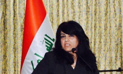 أُحاورُ نفسي / آمنة عبد العزيز