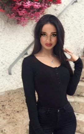 كُلُّ مافيكَ كاذبٌ هذه الليلة/ بقلم: سنا المومني