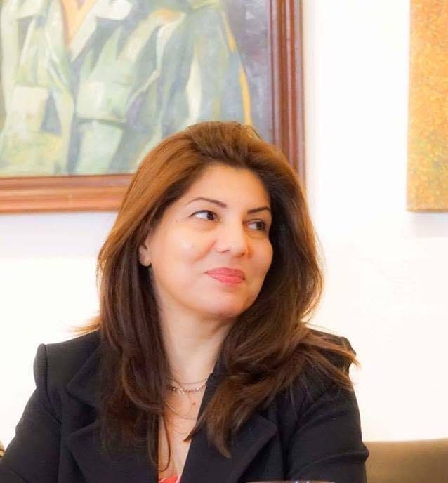 مشاركة الفنانة التشكيلية روناك عزيز في معرض الفن التشكيلي "ستوكهولم ١٩" 33 لرائحة الطين والحبق/ بقلم: روناك عزيز