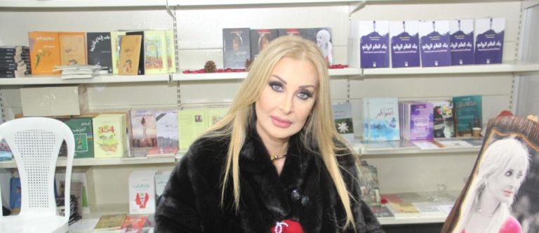 أنا لست مراهقة/ بقلم: زينة جرادي 42 أحمرُ الشفاه / بقلم: د. زينة جرادي