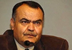 ديوان "على حافة الشعر ثمة عشق وثمة موت": الجرأة والجمال / بقلم: د. أحمد رفيق عوض 61 ehmed refiq ewed 7tt ديوان "على حافة الشعر ثمة عشق وثمة موت": الجرأة والجمال / بقلم: د. أحمد رفيق عوض
